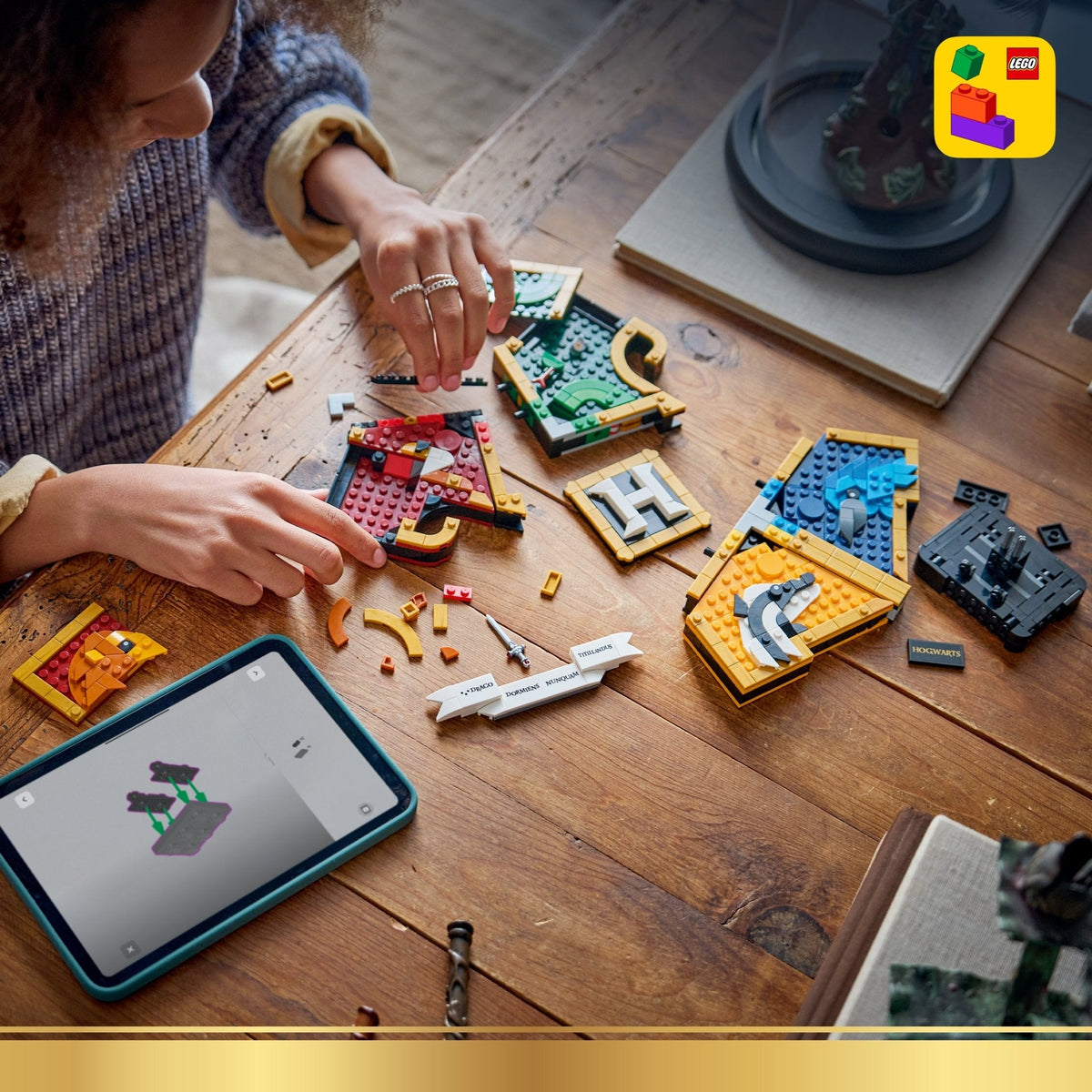 LEGO® Harry Potter Hogwarts House Crest 76462