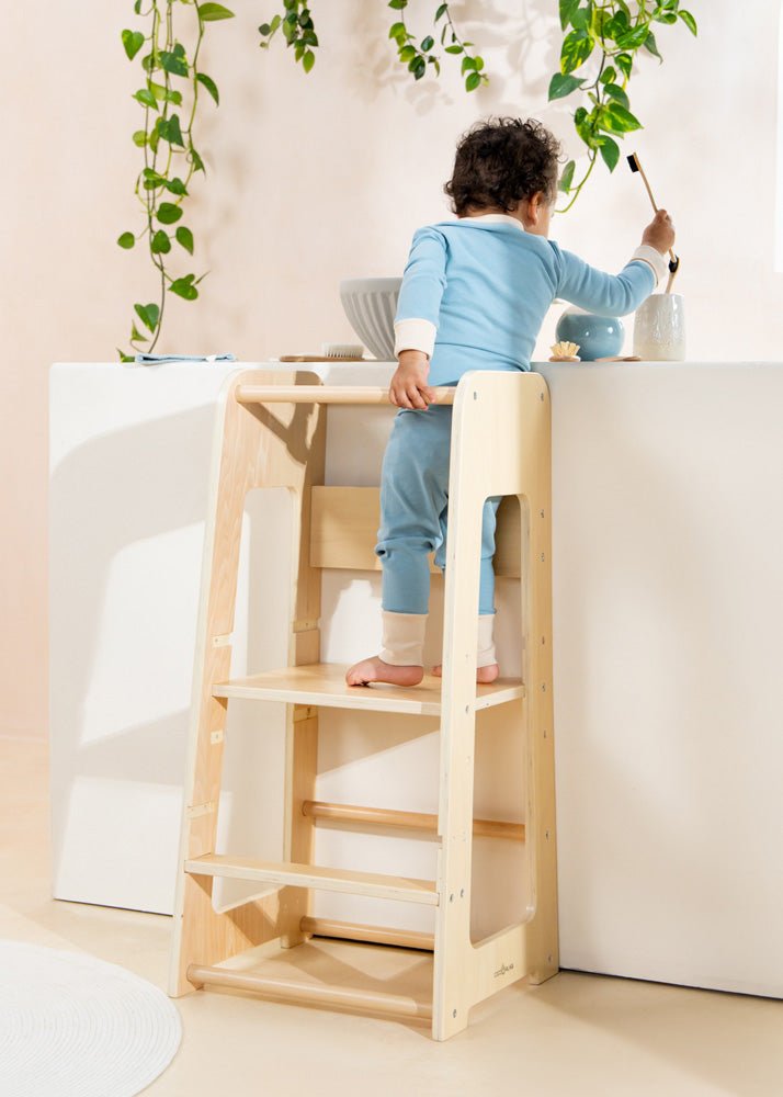 Educational tower - Natural Wood