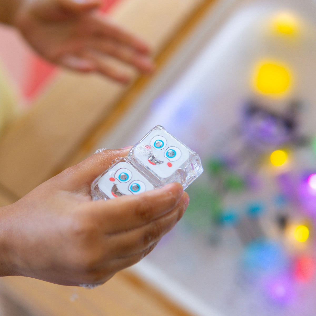 Glo Pals - Light Up Cubes 4pk - Party Pal - White