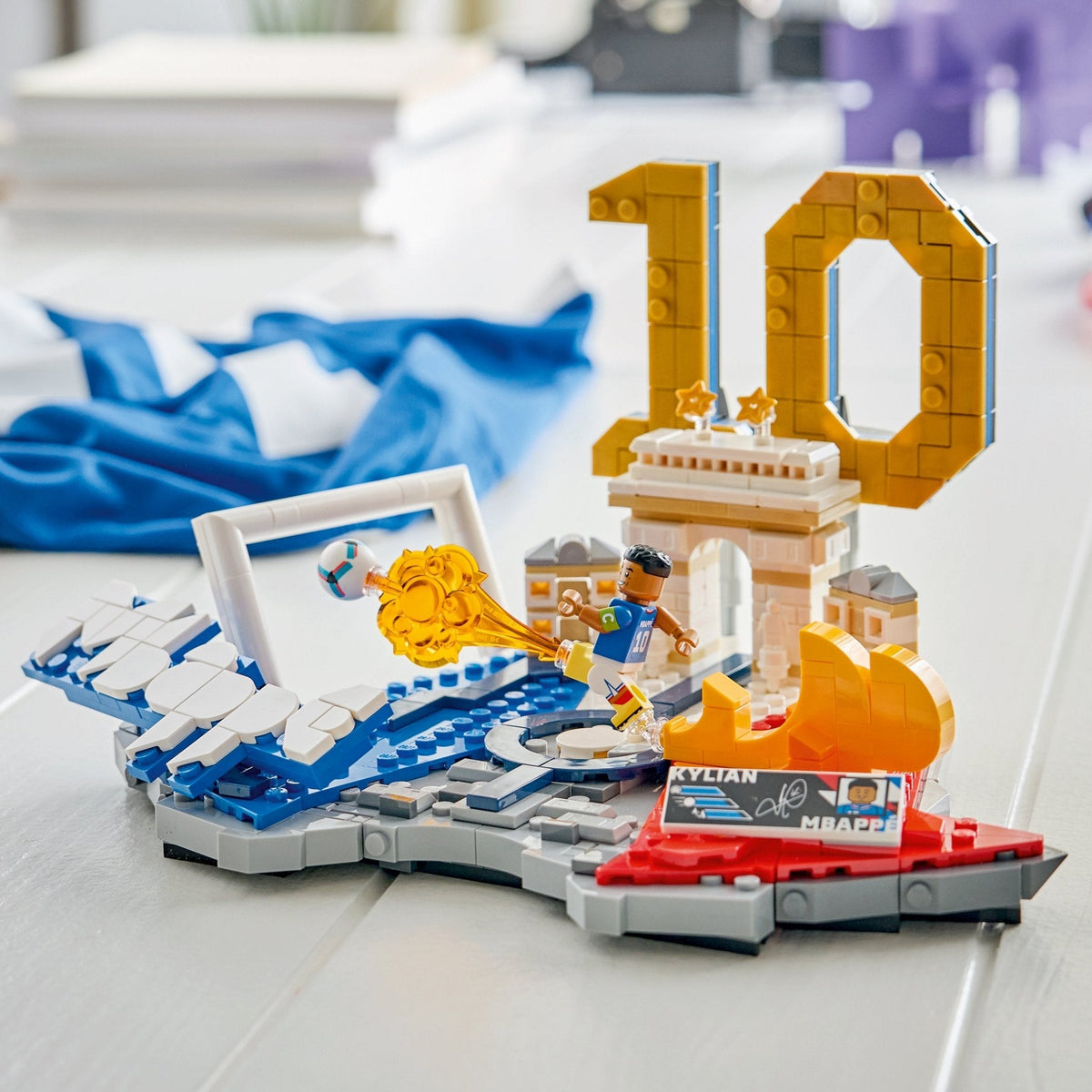 LEGO® Editions Kylian Mbappé – Soccer Highlights 43013